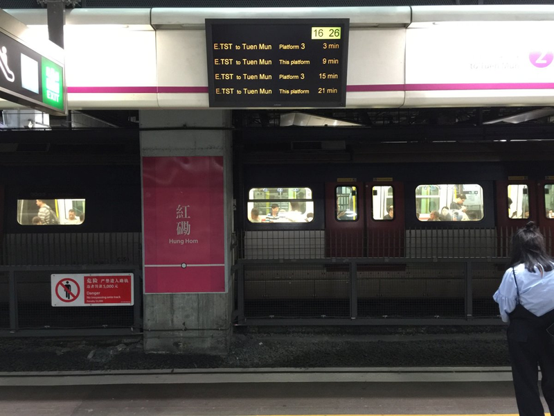 Train Oppo. One of the few remaining stations without screen doors